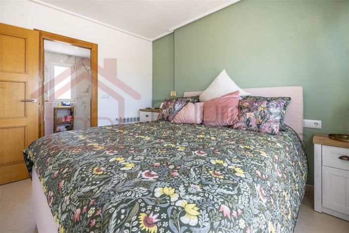 Image No.18-2 Bed Townhouse for sale