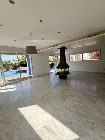 Image No.9-5 Bed Villa for sale