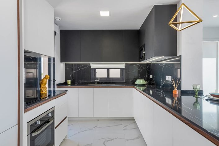 Image No.10-2 Bed Property for sale