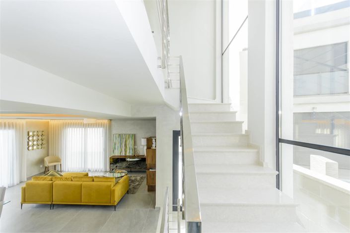 Image No.10-3 Bed Property for sale