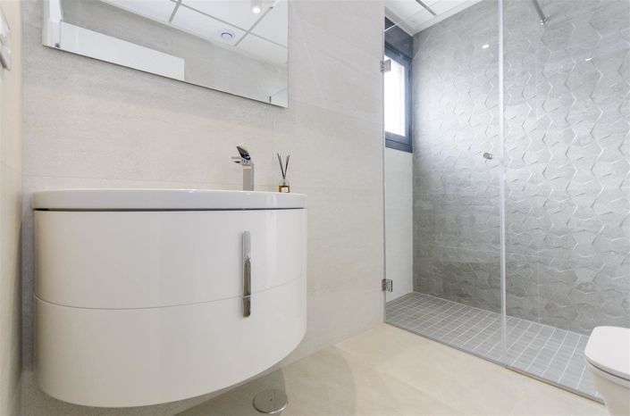 Image No.11-3 Bed Property for sale