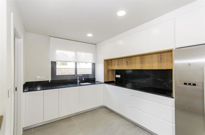 Image No.4-3 Bed Property for sale