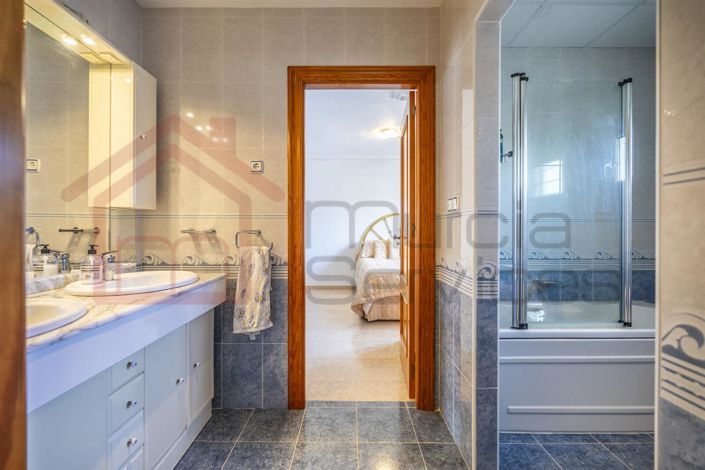 Image No.26-5 Bed Villa for sale