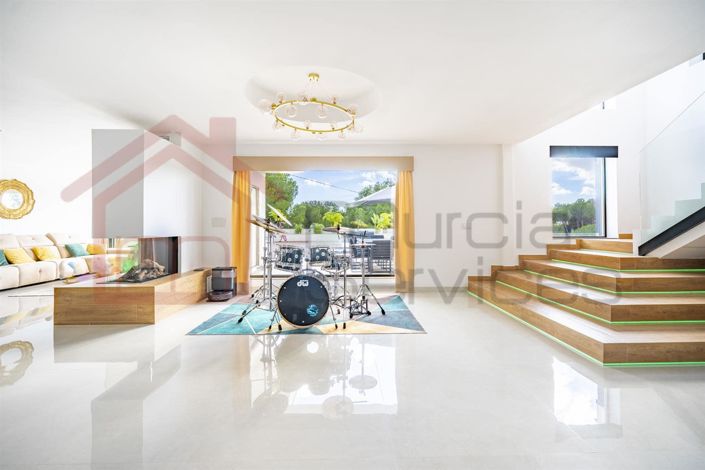 Image No.8-5 Bed Villa for sale