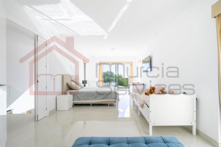 Image No.10-5 Bed Villa for sale