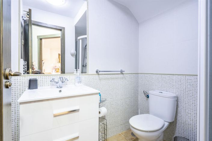 Image No.13-3 Bed Townhouse for sale