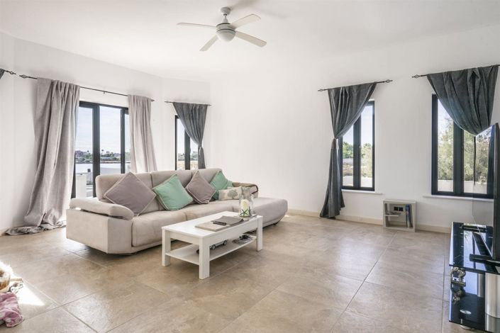 Image No.15-7 Bed Villa for sale