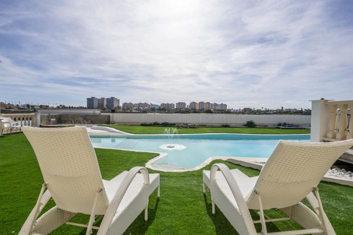 Image No.17-7 Bed Villa for sale