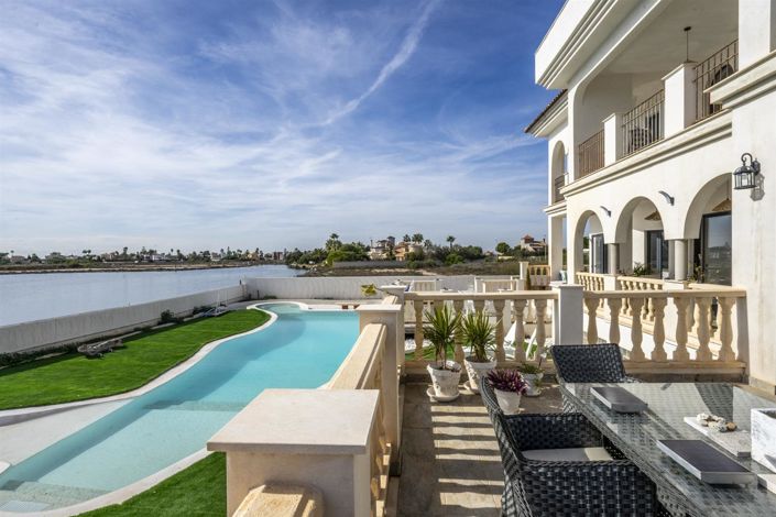 Image No.2-7 Bed Villa for sale