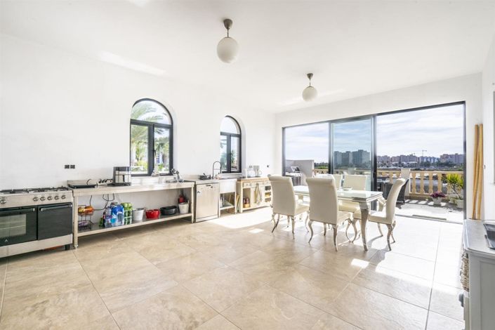 Image No.20-7 Bed Villa for sale