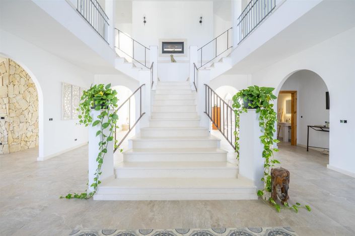 Image No.3-7 Bed Villa for sale