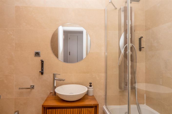 Image No.13-2 Bed Property for sale