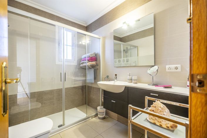 Image No.17-3 Bed Villa for sale