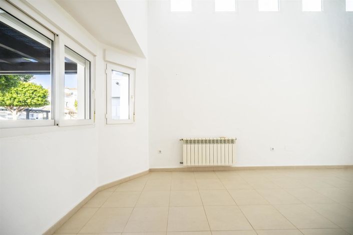 Image No.18-2 Bed Villa for sale