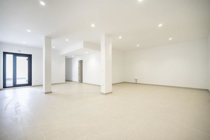 Image No.7-3 Bed Villa for sale