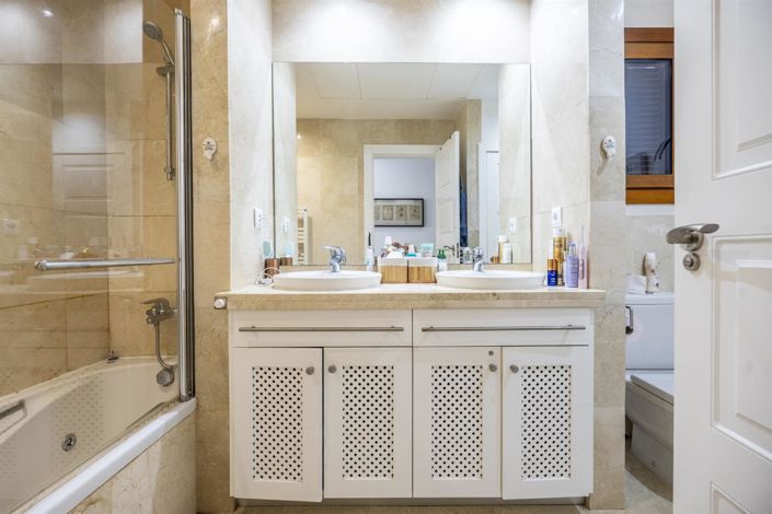 Image No.17-4 Bed Villa for sale