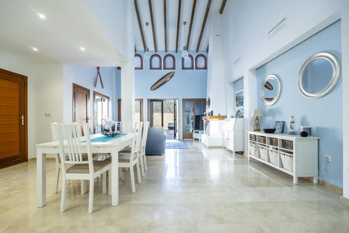 Image No.3-4 Bed Villa for sale