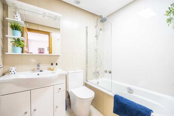 Image No.26-2 Bed Townhouse for sale