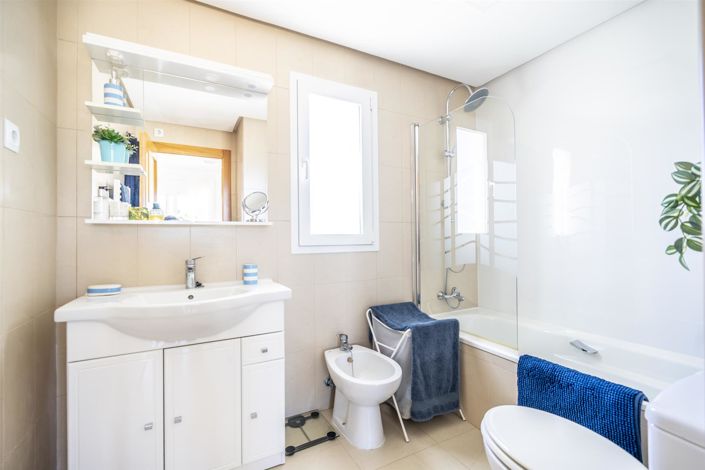 Image No.8-2 Bed Townhouse for sale