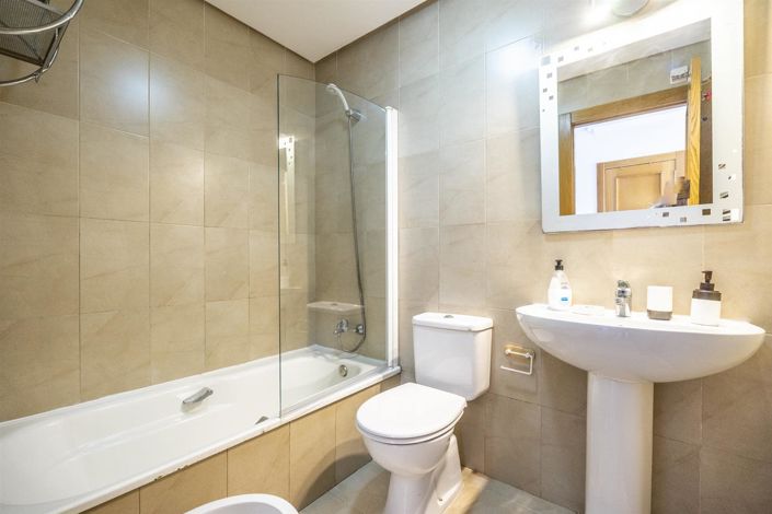 Image No.8-2 Bed Townhouse for sale