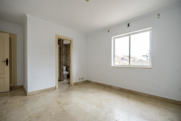 Image No.13-3 Bed Townhouse for sale