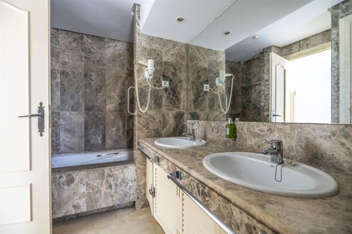 Image No.6-3 Bed Townhouse for sale