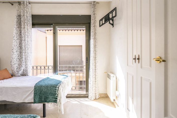 Image No.13-2 Bed Townhouse for sale