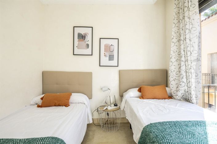 Image No.8-2 Bed Townhouse for sale