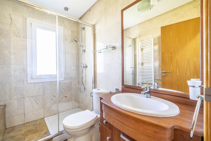 Image No.13-2 Bed Villa for sale