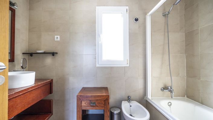 Image No.12-2 Bed Townhouse for sale