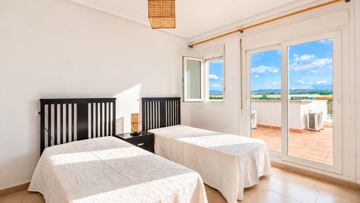 Image No.6-2 Bed Townhouse for sale