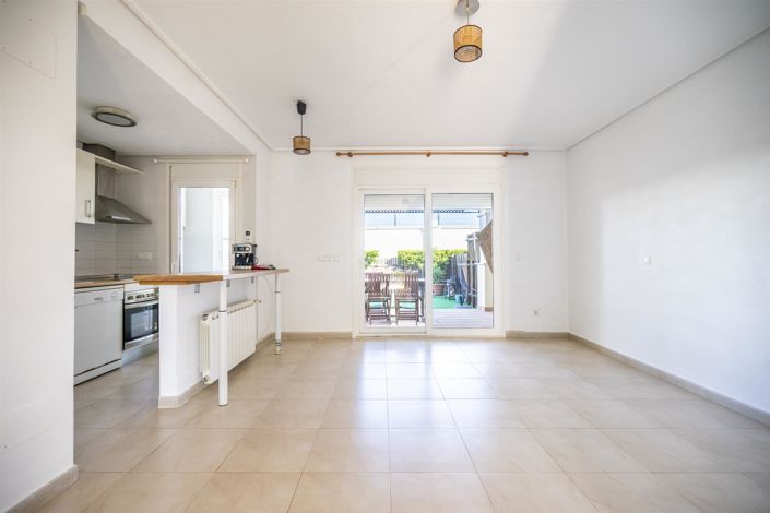 Image No.8-2 Bed Townhouse for sale