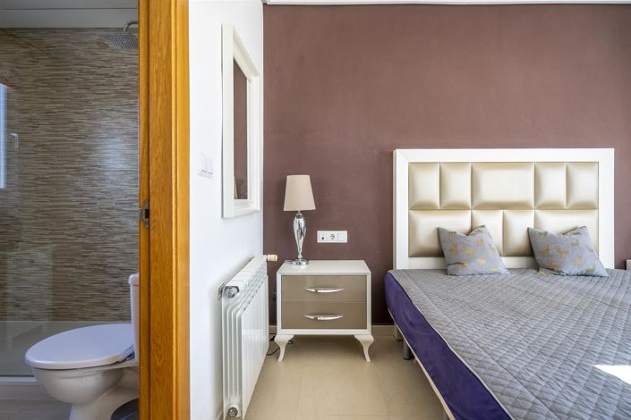 Image No.11-2 Bed Property for sale