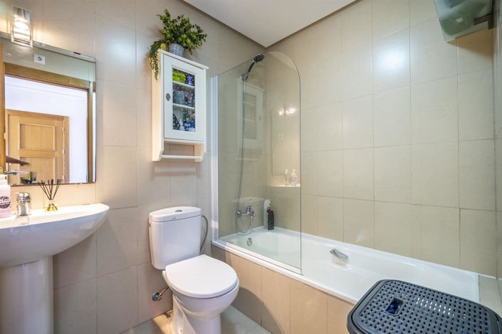 Image No.15-2 Bed Townhouse for sale