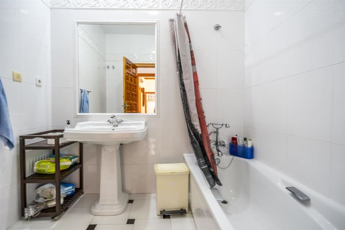 Image No.19-6 Bed Villa for sale