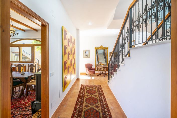 Image No.4-6 Bed Villa for sale