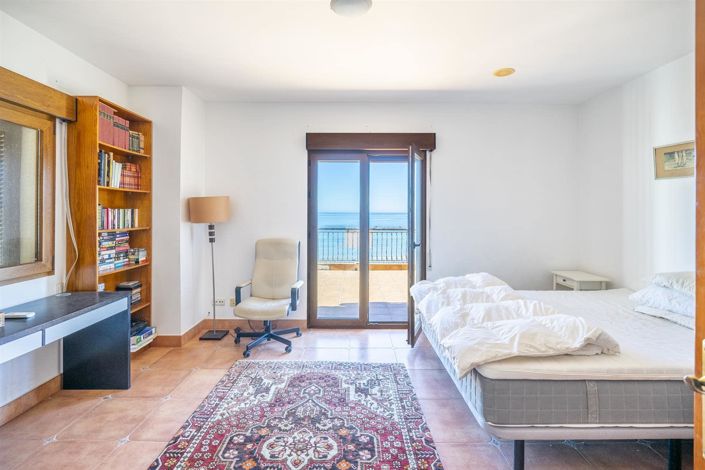 Image No.9-6 Bed Villa for sale