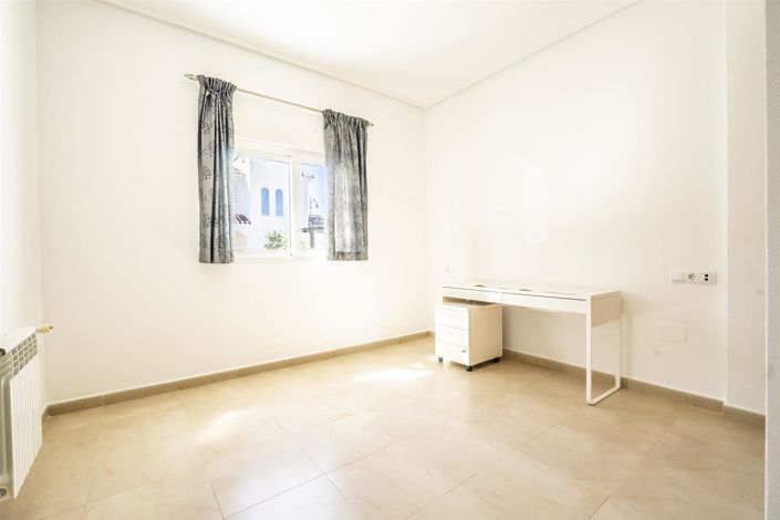 Image No.12-3 Bed Villa for sale