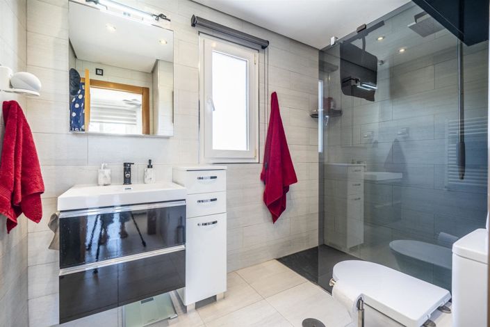 Image No.4-2 Bed Townhouse for sale