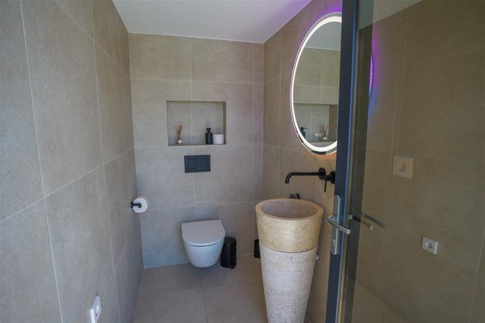 Image No.12-4 Bed Villa for sale
