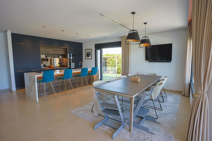 Image No.3-4 Bed Villa for sale