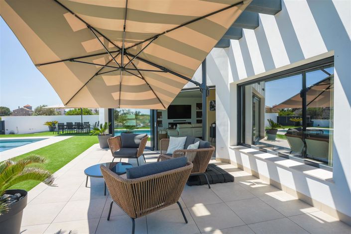 Image No.8-4 Bed Villa for sale