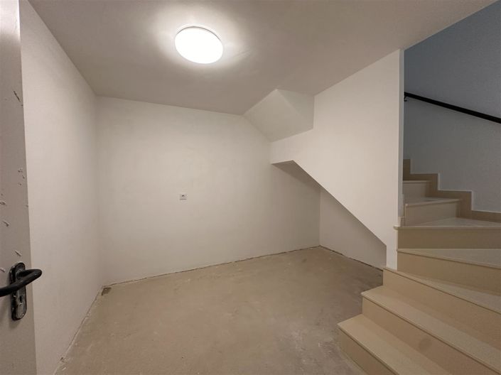Image No.22-3 Bed Townhouse for sale