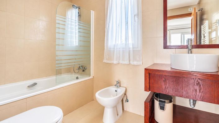 Image No.8-2 Bed Townhouse for sale