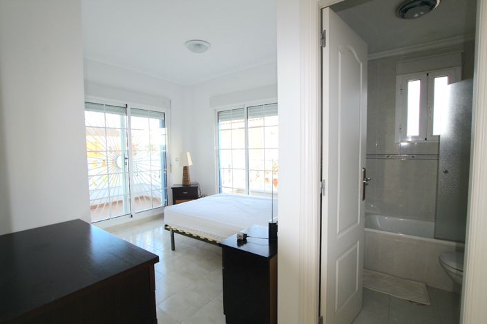 Image No.29-4 Bed Villa for sale