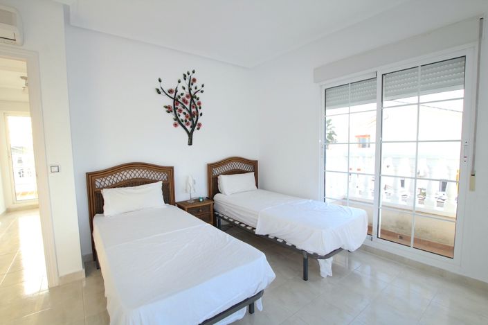 Image No.3-4 Bed Villa for sale