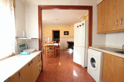47933spacious3bedroomvillagetownhouse19012313