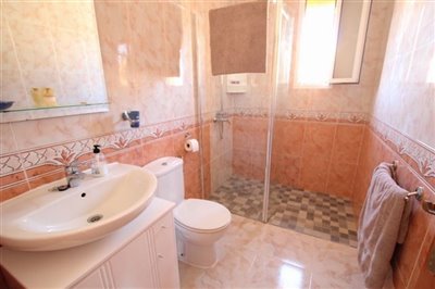 48307spacious5bed4bathdictatedvillawithprivat