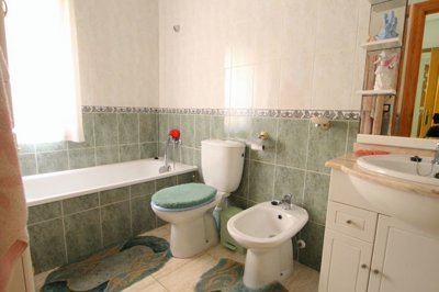 47875aspacious3bedroomfamilyhomewithafullsize