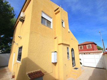 48580charming3bedroomdetachedvillawithspacefo